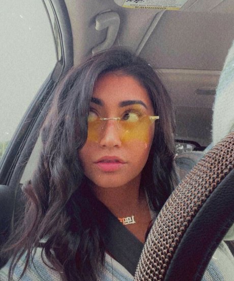 justlovely porn model photo