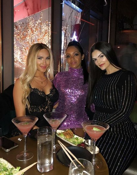 female popular onlyfans adult picture