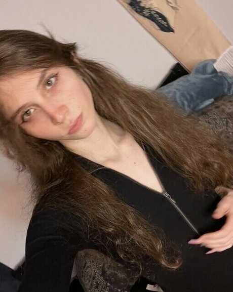 Lillith Xoxo naked pornstar pics