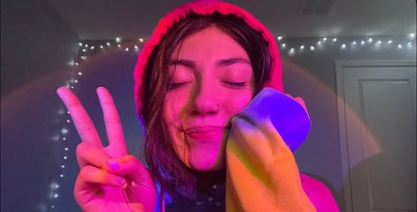 Lofiluvasmr hd model picture