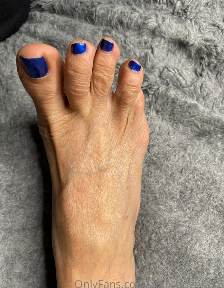 hairy legs onlyfans perfect image