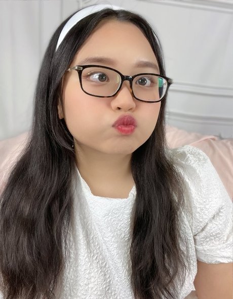 ambiyah star hot photo