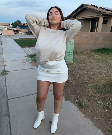 Wendy Chavez adult model pictures