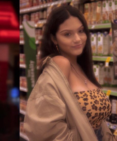 Wendy Chavez model erotic img