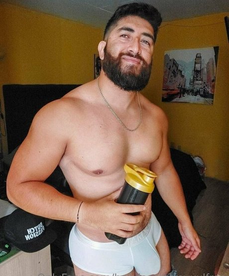 handsometroyxxlfree Images