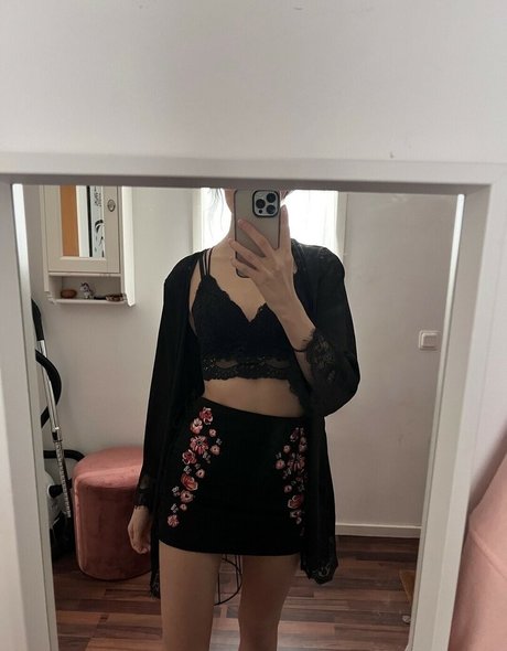 Apollolol star porn pictures