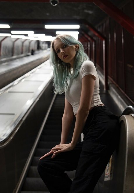 Apollolol naked pornstar picture