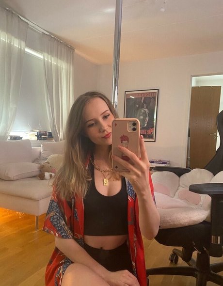 Apollolol star xxx image