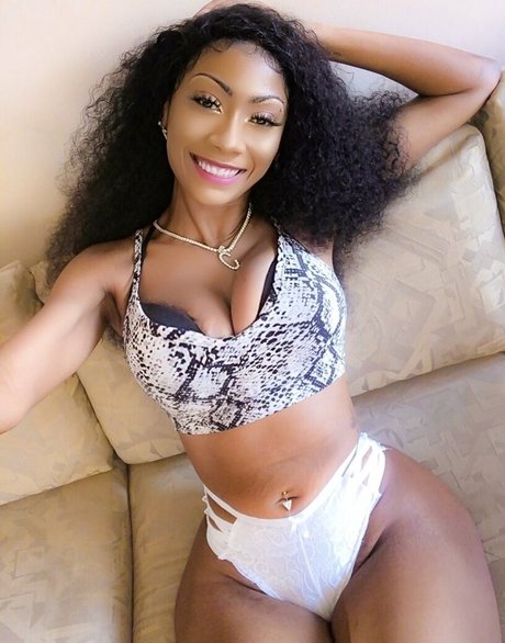 CoolieMonae star xxx picture