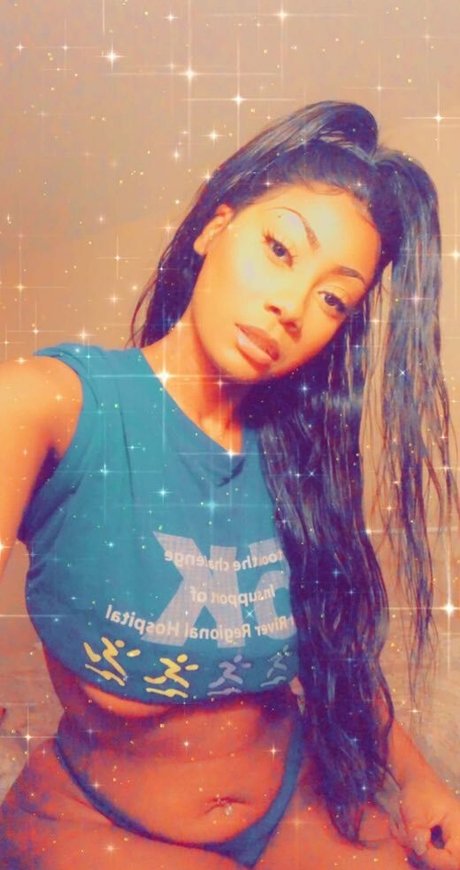 CoolieMonae adult star photo