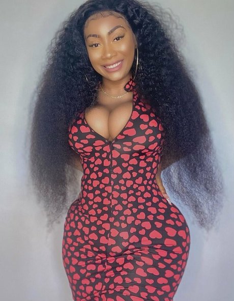 CoolieMonae model sexy photos