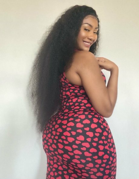 CoolieMonae naked actress pics