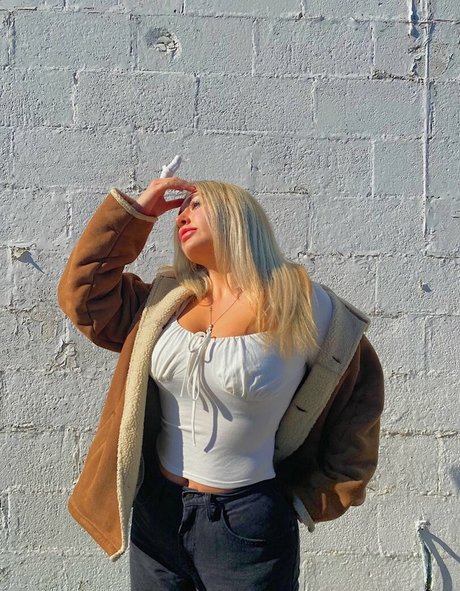 meakelena sex model pics