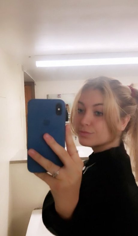 meakelena model nudes archive