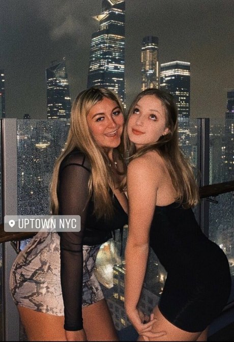 meakelena exclusive model photos