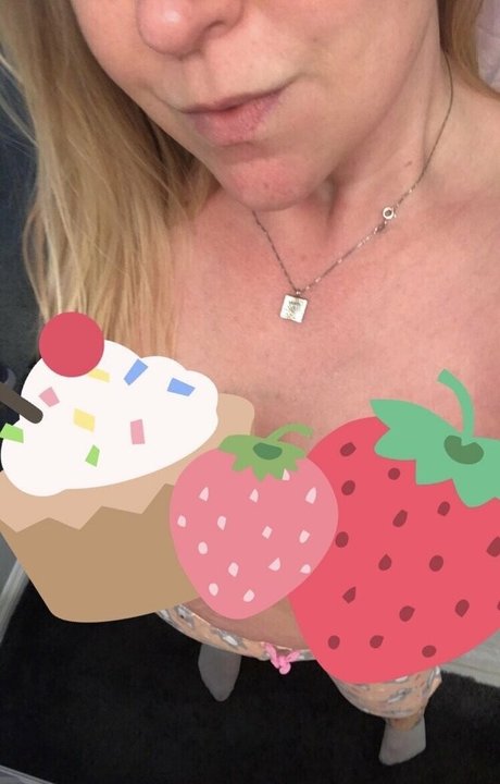 lilsmirk model top pic