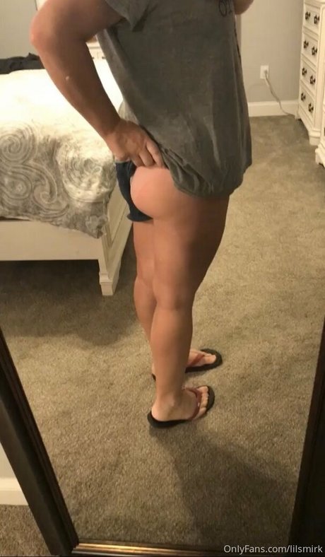 lilsmirk nudes model images