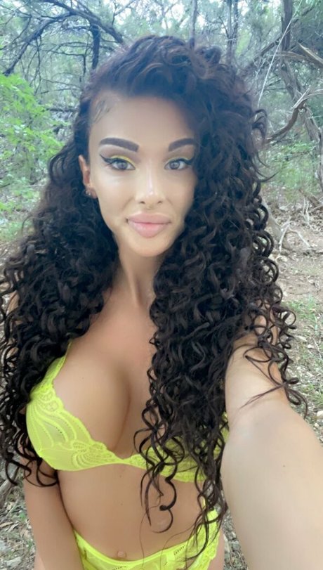 Bigdicktrannynicole pretty model pics