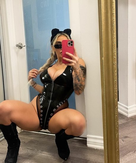 busty mom onlyfans free sexy photos