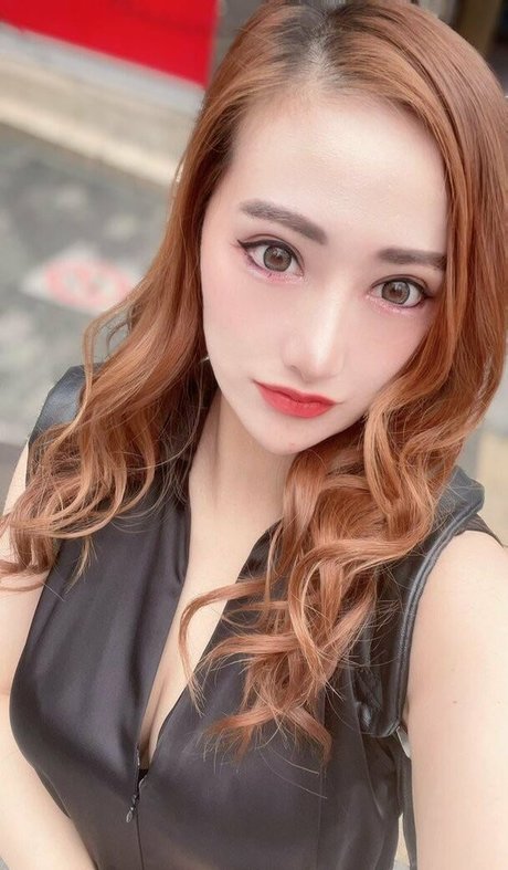 skinny asian onlyfans top img