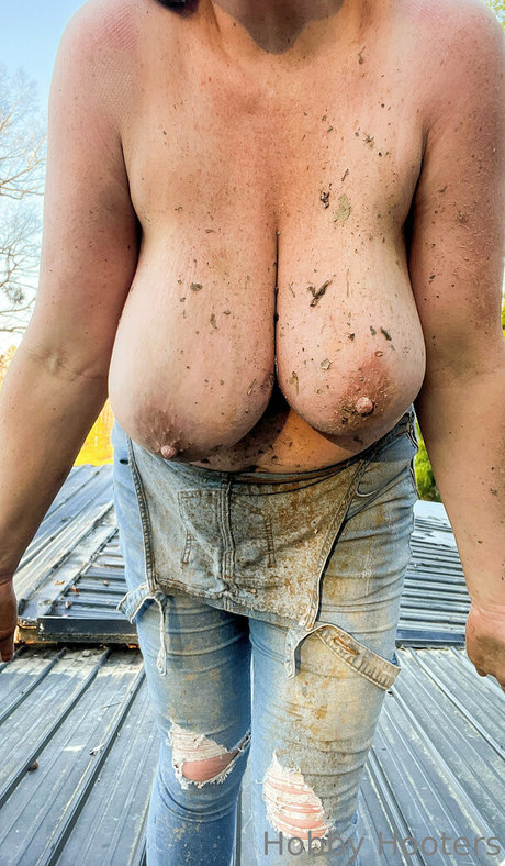 hobbyhooters beautiful model pic