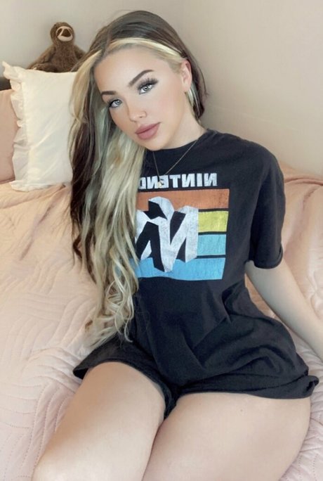 ellechoppy exclusive model picture