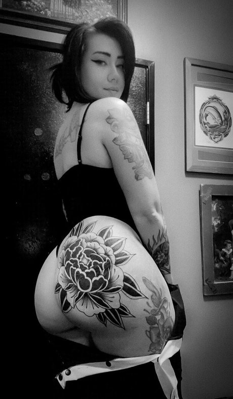 Onoez nude model images