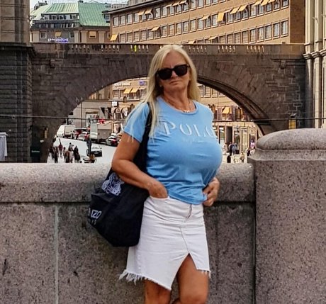 shemale fucks girl onlyfans hot sex pic