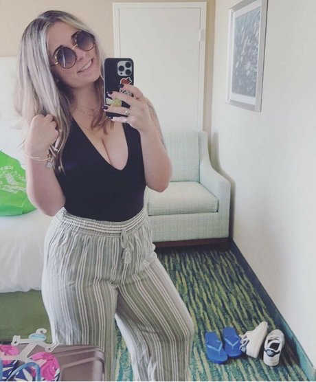 asian influencer onlyfans sexy naked pic