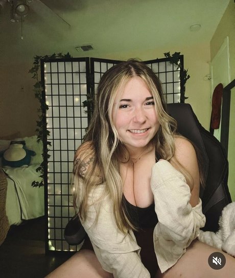 Cherrycgames model adult photo