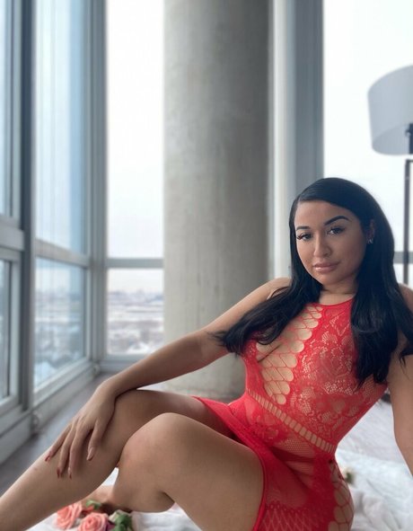 veronicasantos pornographic model picture