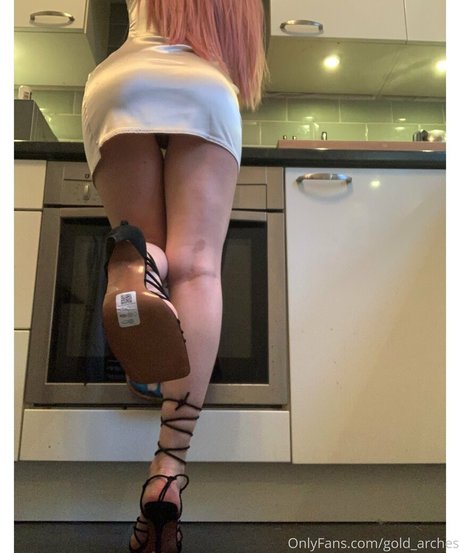 solesofgolduk beautiful pornstar image