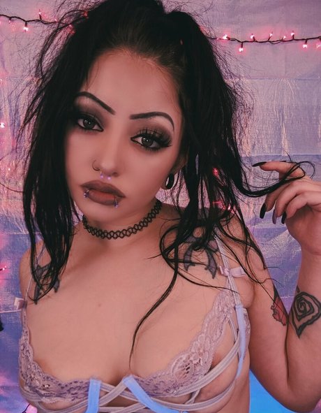 herkreepysyte model nude pictures