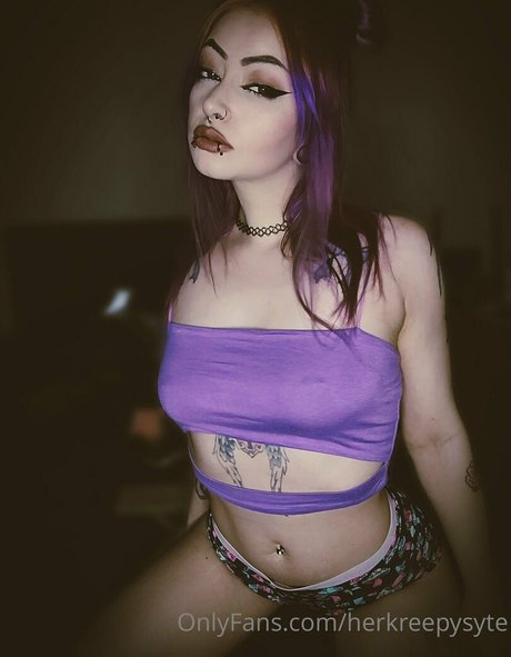 herkreepysyte model adult photos