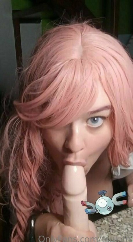 tsukitn hot model picture