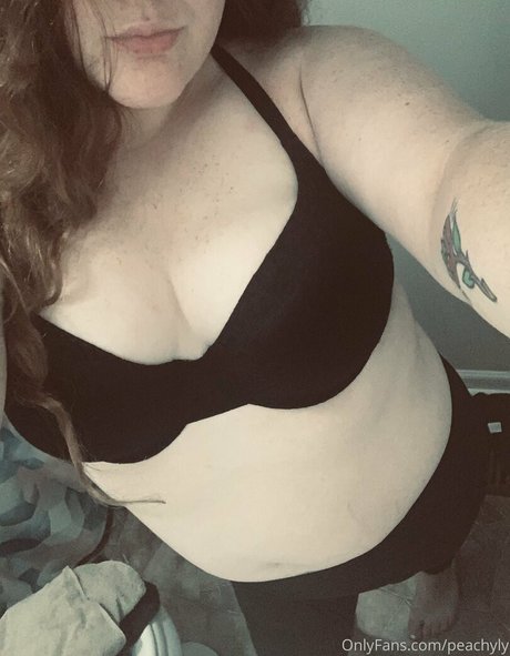 peachyly hot pornstar pics