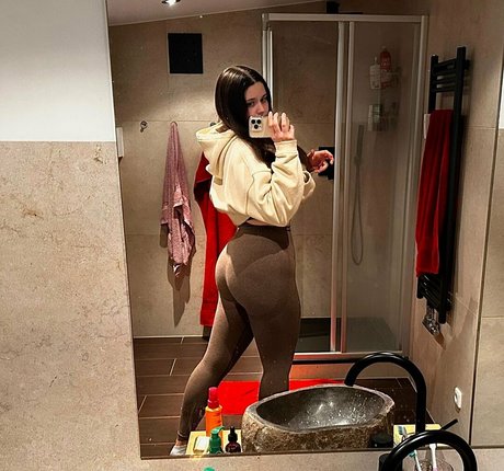 yagirlalexamay high quality actress pictures