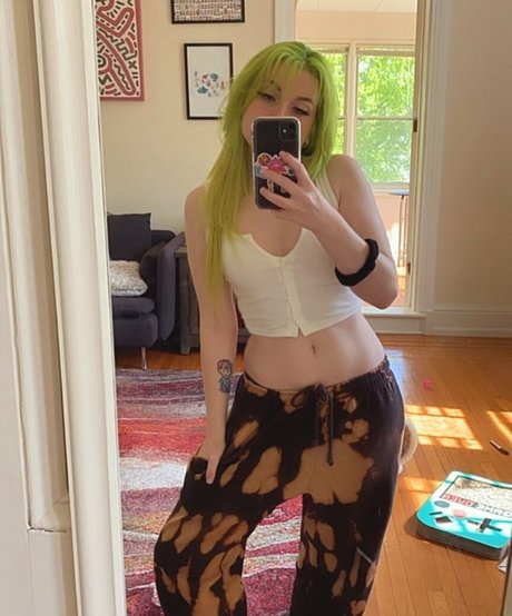 tiny onlyfans xxx photo