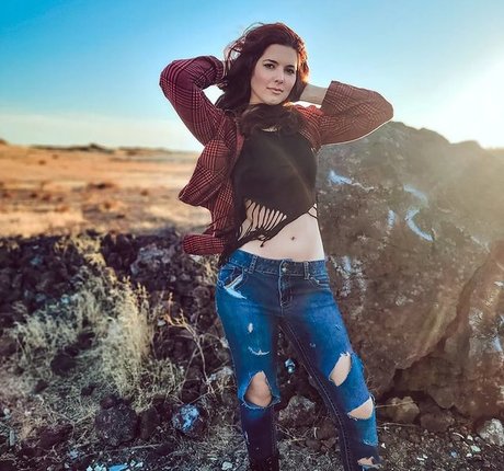 KatyRose9 nude model pics