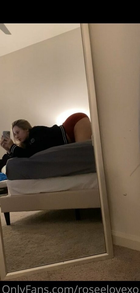 roseelovexo model top image