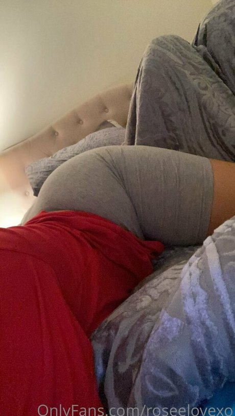 roseelovexo adult model img