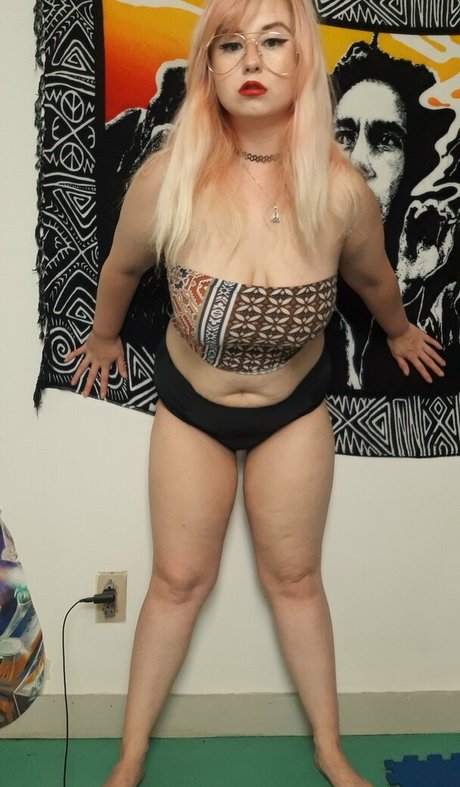 freeknockers420 pretty model images