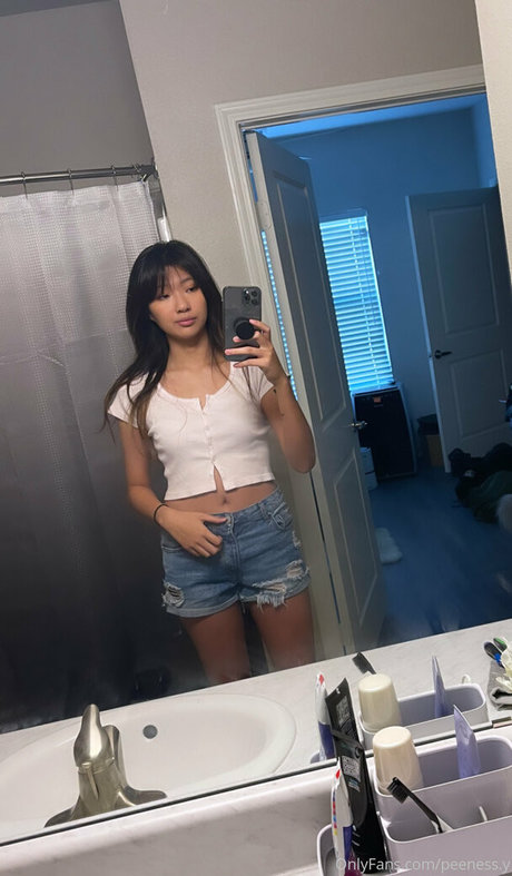 peeness y xxx pornstar archive