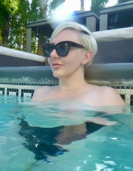 madam genevieve model nude picture