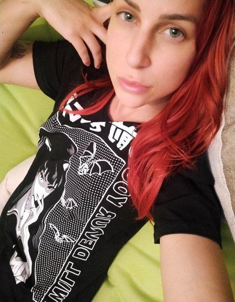 larraphoenix model beautiful images