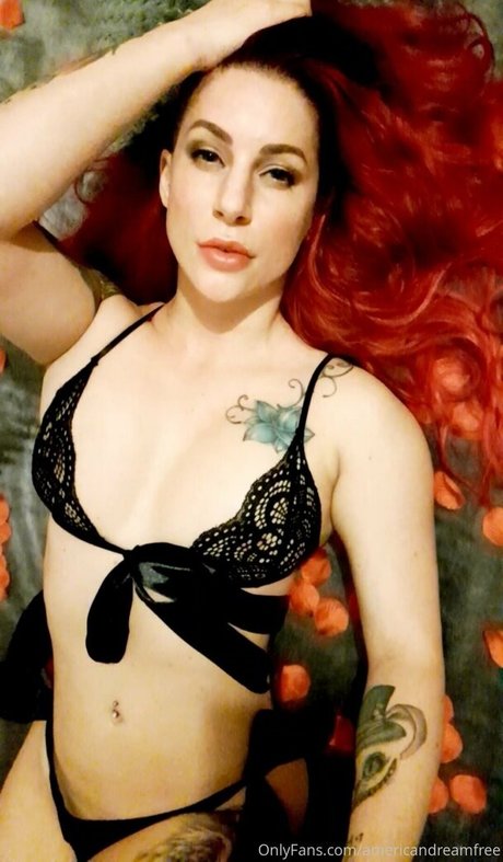 larraphoenix sexy model img