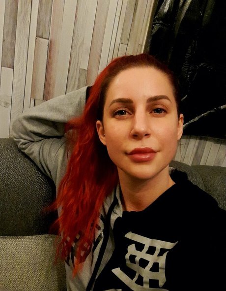 larraphoenix star pornographic images