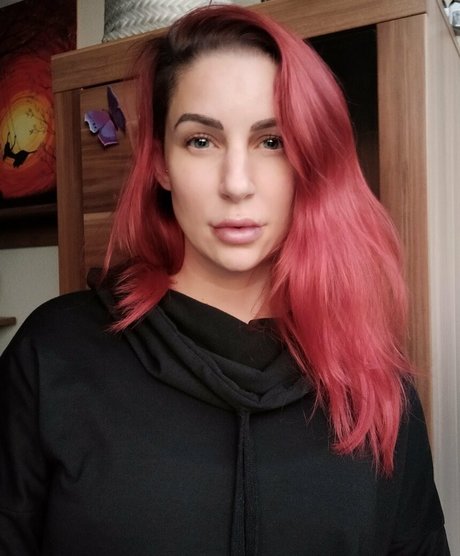 larraphoenix pornstar hot gallery