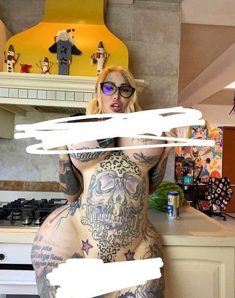 Xomarym star naked pic