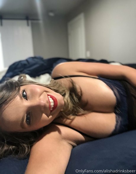 alishadrinksbeer model art photos